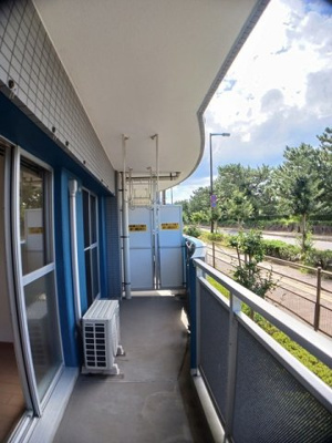 【バルコニー】 | アズゥ－ル | 暖かな日差しのふりそそぐバルコニー