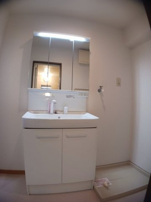 【洗面所】 | アズゥ－ル | 脱衣スペースもあります