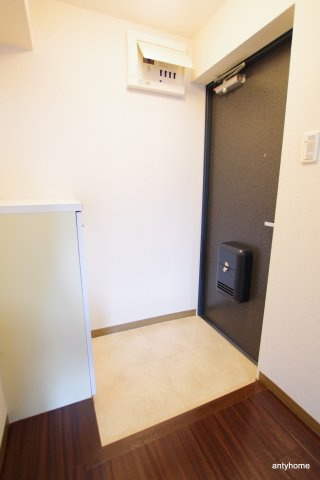 シャルマン新大阪　仲介手数料無料の玄関