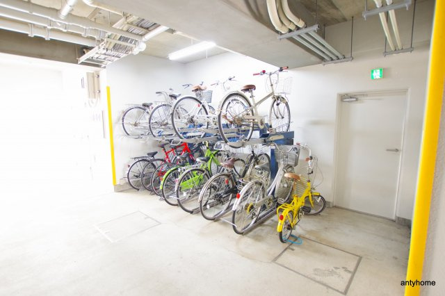 シャルマン新大阪　仲介手数料無料の駐車場