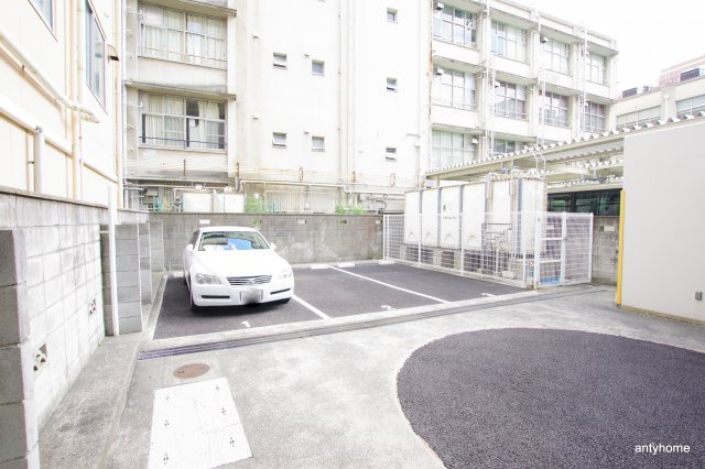シャルマン新大阪　仲介手数料無料の駐車場