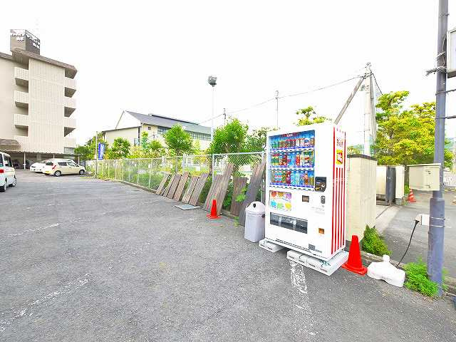 カーサエンメ駐車場