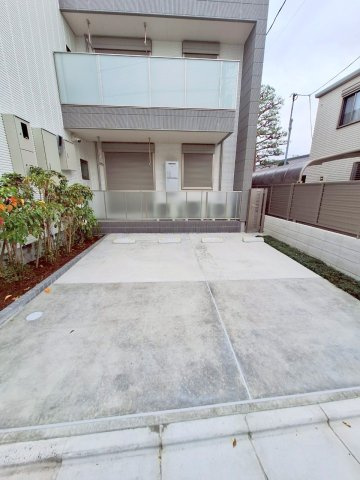 Four-squareの駐車場