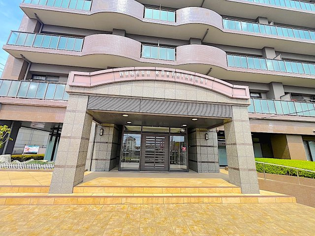 コアマンションルネス空港東のエントランス