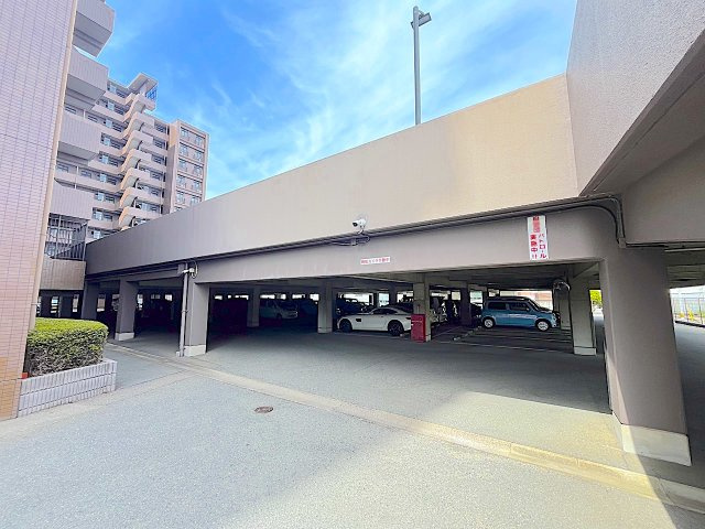 コアマンションルネス空港東の駐車場