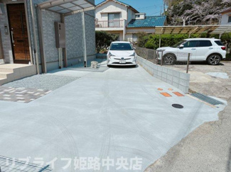 【駐車場】 | 各部屋縦列になります