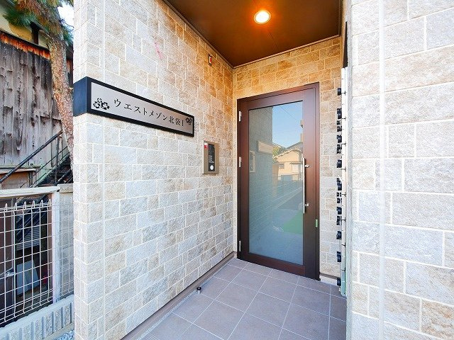 ウエストメゾン北袋Ⅰのエントランス|毎日通るエントランスはこのようになっています