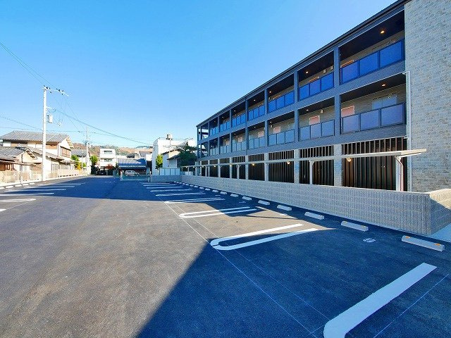 ウエストメゾン北袋Ⅰの駐車場|駐車場に車を止められます