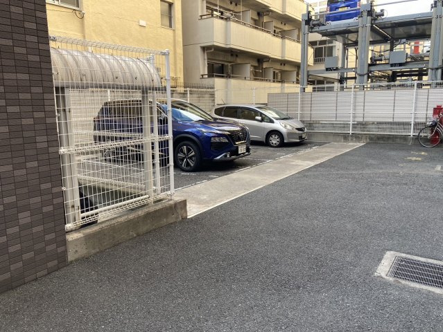 ディナスティ長居公園南の駐車場