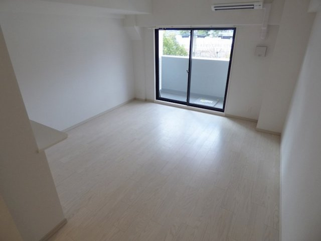 コスモリード神戸三宮の居間・リビング