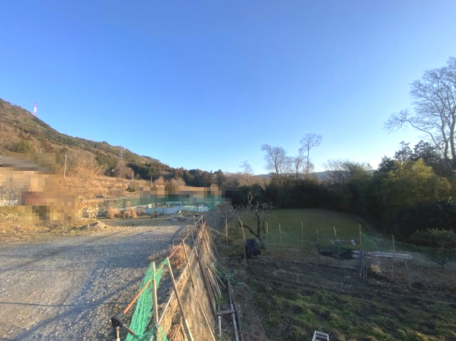 【成約済】亀岡市篠町山本南条の前面道路含む現地写真|近くには山をご覧いただきます。