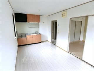 広島市安佐北区亀山１丁目のアパートの居間・リビング|明るい角部屋です！