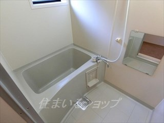 広島市安佐北区亀山１丁目のアパートの浴室|窓あり