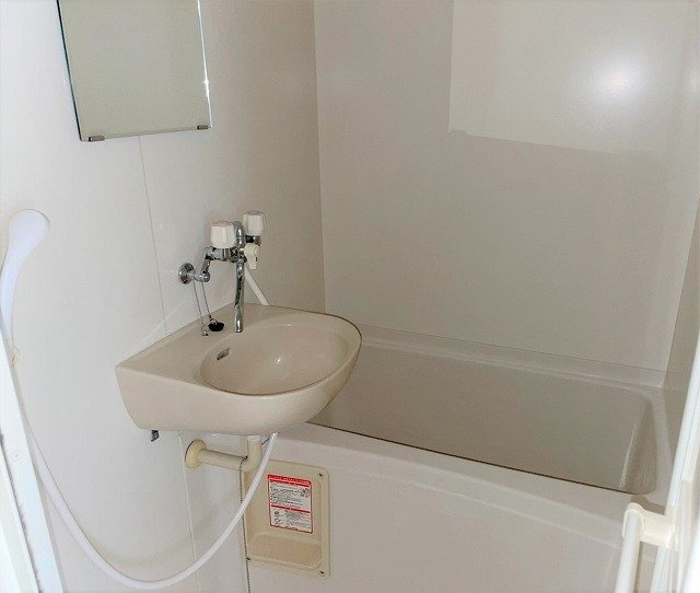 レオパレス中山の浴室