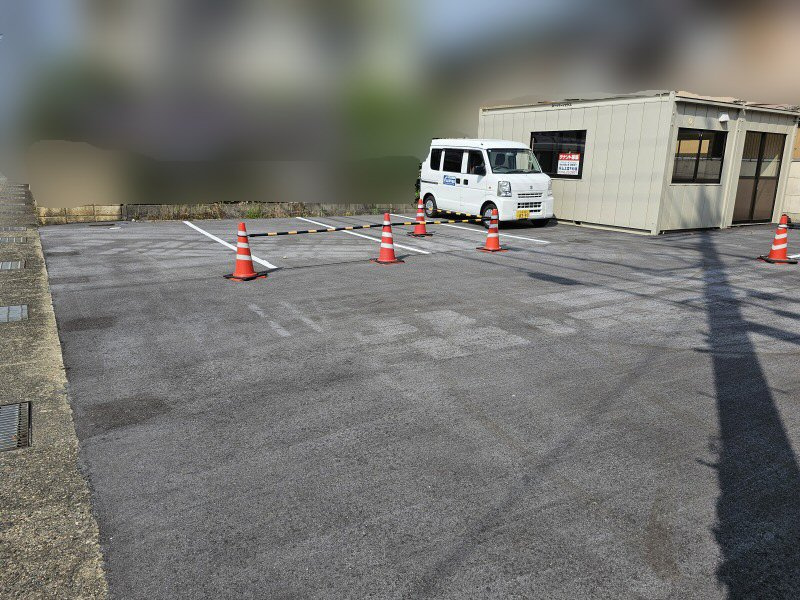 彦根市平田町の店舗事務所の駐車場