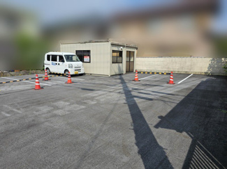 【外観】 | 駐車スペースがたくさんある路面テナントです