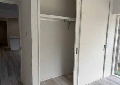 【収納】 | ホビーバーンズ | デザイン性を重視しすぎて収納が少なかった！なんてことにならないため、事前に現地で収納の数を確認しておくことをお勧めします。クローゼット以外にも床下収納や屋根裏収納、パントリーなどもチェックしましょう。