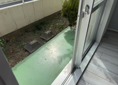 【バルコニー】 | ホビーバーンズ | バルコニーは、室外の専用スペースのうち、「屋根がなく開放された空間」であるものを指します。ベランダより広いタイプのものが多く、日当たりもよいため家庭菜園などを楽しみたい人にとって適した環境となります。