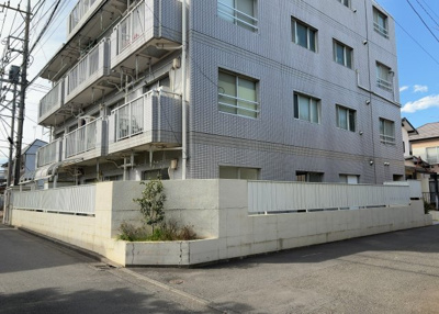 【外観】 | ホビーバーンズ | 外観はマンション管理がされているかの目安になります。築年数が古いと、壁面は劣化してひび割れが生じることも！建物が古びていても細かいところが修繕されていると、きちんと管理されているなぁと感じるでしょう。