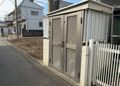 【設備】 | ホビーバーンズ | 共有部分は、住民なら誰もが使える設備のこと。例えば駐車場やエレベーター、インターネット設備、セキュリティ設備などがあります。他にも、マンションの廊下・外部階段やエントランス・ゴミ置き場などがあります。