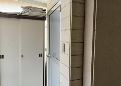 【受付】 | ホビーバーンズ | 受付はマンションコンシェルジュがいる場合もあれば、管理人が滞在する小部屋を総称して呼ぶことがあります。主にエントランスに設置されていることから、防犯面でも期待ができます。防犯設備がない場合はより安心！