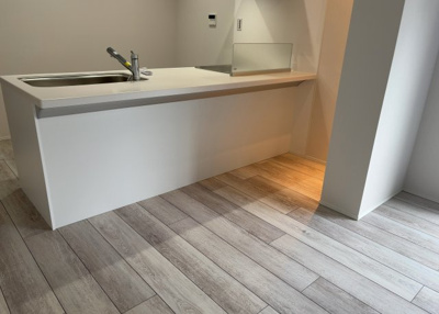 【キッチン】 | ホビーバーンズ | L型アイランドタイプは、キッチンからダイニングにもリビングにも目が行き届くので、とても使いやすい配置です。L字型独立タイプは、キッチンを独立させてるためLDKというよりもLDといった様なイメージです。