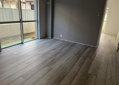 【居間・リビング】 | ホビーバーンズ | リビングの間取りの種類は大きくわけてリビングとダイニングが別になっているタイプ、リビングダイニング一体型です。どちらも一長一短ですので、家を選ぶ時はその両面をチェックして決めるようにしましょう。