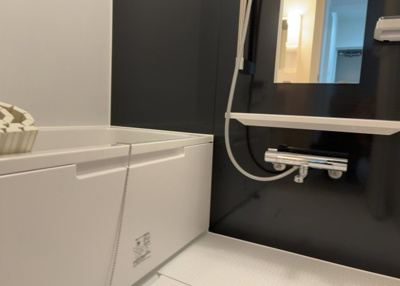 【浴室】 | ホビーバーンズ | 入浴時の快適さも大事なことですが、綺麗な状態を維持できなければ気持ちよく入浴できません。毎日の掃除が楽という点は大事なポイントになります！カビが生えにくく掃除がしやすい、壁や浴槽を選ぶといいでしょう。