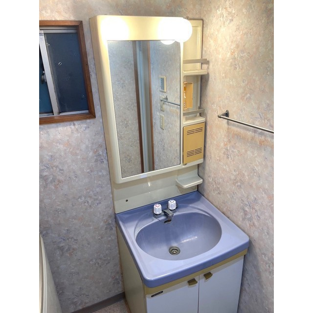 岐阜市山吹町４丁目の一戸建ての洗面所