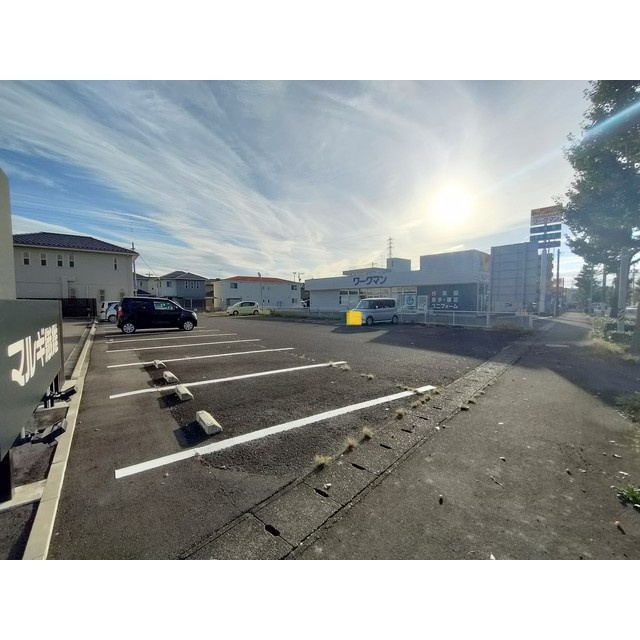 各務原市那加野畑町２丁目の駐車場の外観