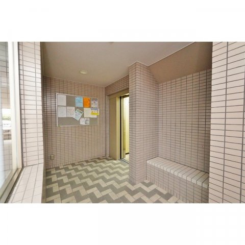 岐阜市田生越町の賃貸マンションのエントランス|エレベーターホール