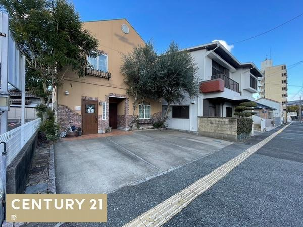 和歌山市小野町３丁目の中古一戸建の前面道路含む現地写真