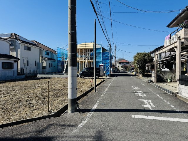 八王子市　清川町　建築条件無し売地の前面道路含む現地写真|～北側6ｍ・東側6ｍ道路に面しています～