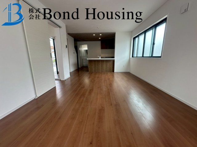 お車並列2台可　歌敷山2期2号棟　新築戸建の居間・リビング