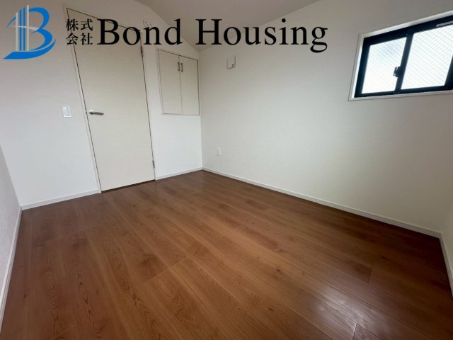 お車並列2台可　歌敷山2期2号棟　新築戸建の洋室