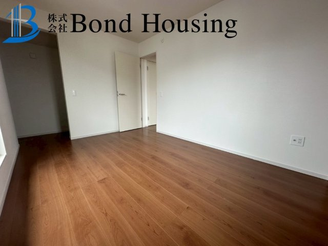 お車並列2台可　歌敷山2期2号棟　新築戸建の洋室