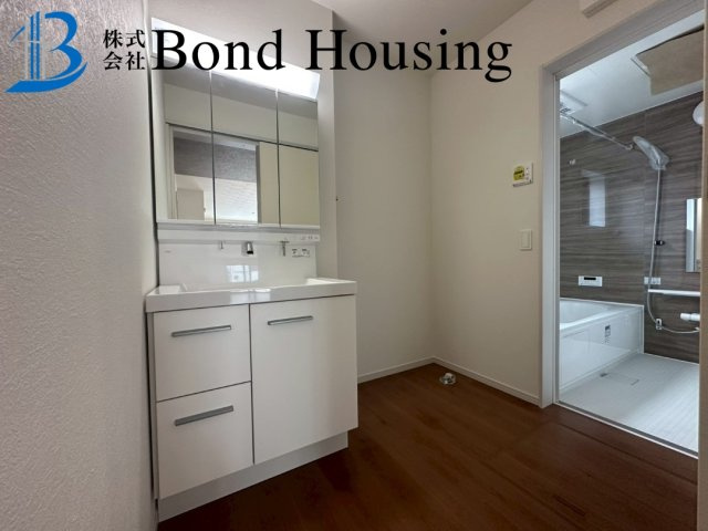 お車並列2台可　歌敷山2期2号棟　新築戸建の独立洗面台