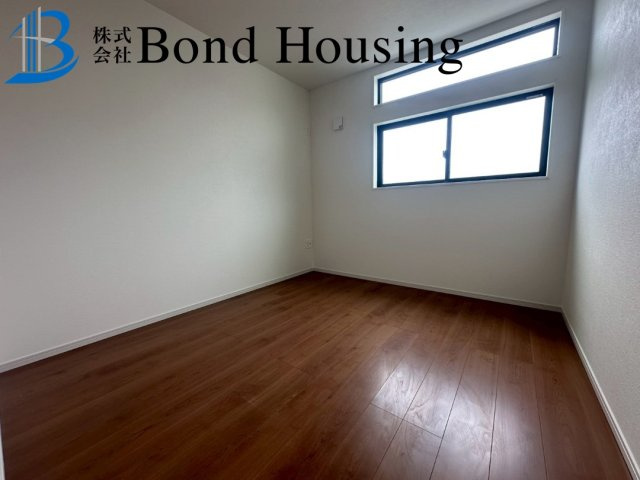 お車並列2台可　歌敷山2期2号棟　新築戸建の洋室