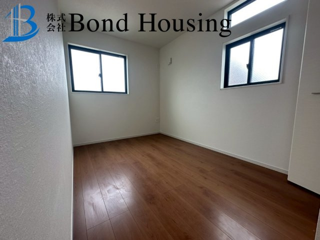 お車並列2台可　歌敷山2期2号棟　新築戸建の洋室