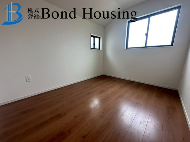 お車並列2台可　歌敷山2期2号棟　新築戸建の洋室