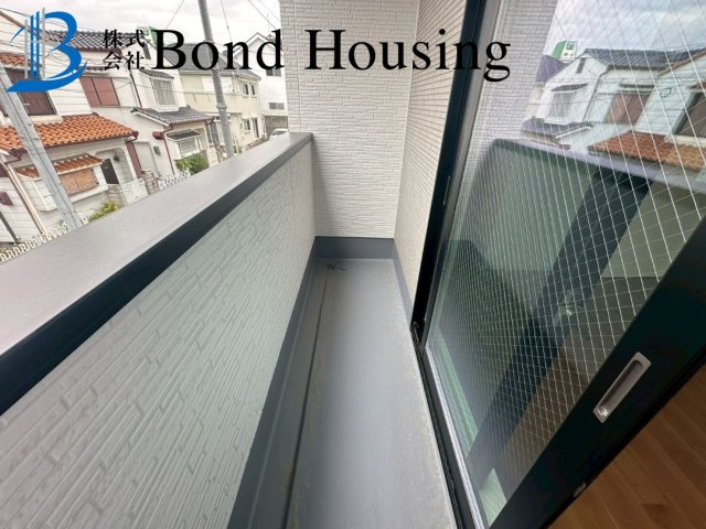 お車並列2台可　歌敷山2期2号棟　新築戸建のバルコニー