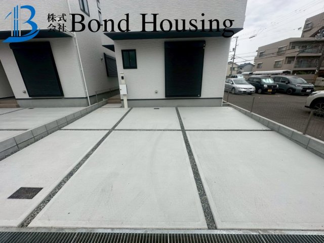 お車並列2台可　歌敷山2期2号棟　新築戸建の駐車場