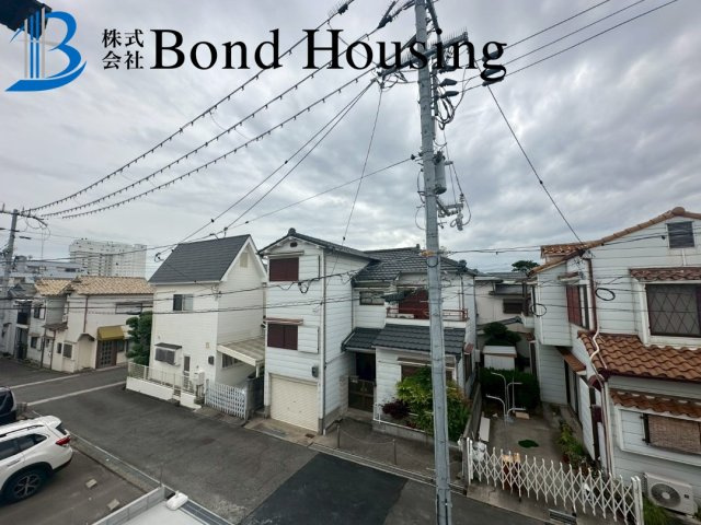 霞ヶ丘駅徒歩7分　歌敷山2期1号棟　新築戸建の前面道路含む現地写真