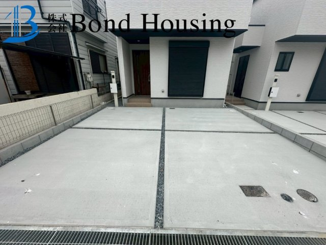 霞ヶ丘駅徒歩7分　歌敷山2期1号棟　新築戸建の駐車場