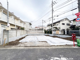 【前面道路含む現地写真】 | 南西角地のため陽当たり通風良好です。