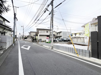 【前面道路含む現地写真】 | 前面道路も約5.4ｍあり駐車もらくらく♪