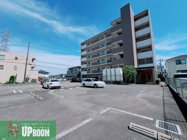 ソシア大口の駐車場