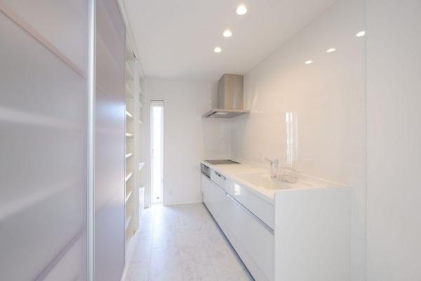 宮崎市大橋　中古戸建のキッチン|内観の写真は売り主様が住まわれる前の写真です。