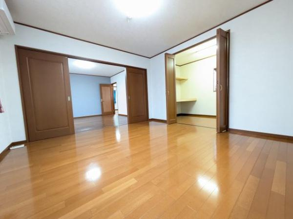 宮崎市潮見町　中古戸建の洋室