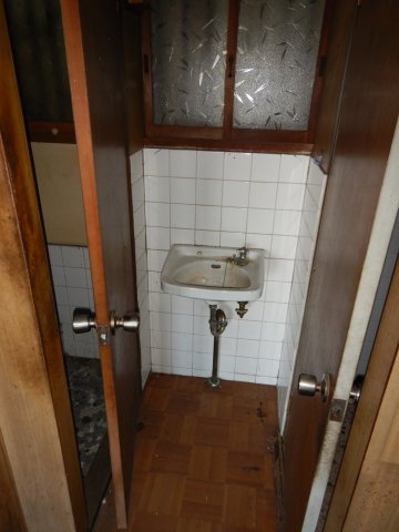 倉敷IC近くの倉庫の洗面所